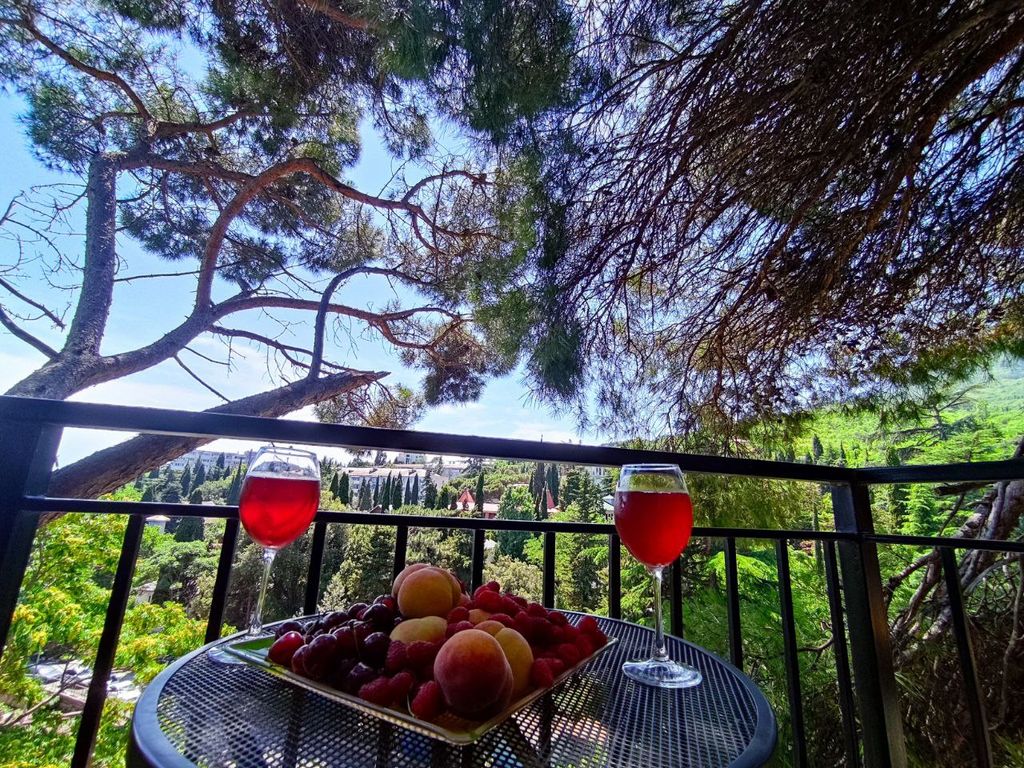 Марина — Трёхместный номер студия с балконом и панорамными окнами