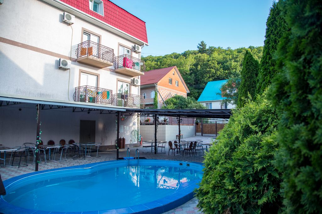 Берегиня — Трёхместный номер стандарт с видом на горы