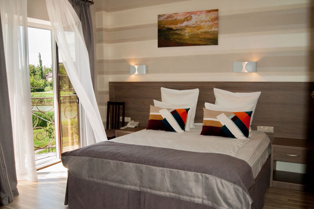 Hemingway — Двухместный номер с 1 кроватью улучшенный с видом на город