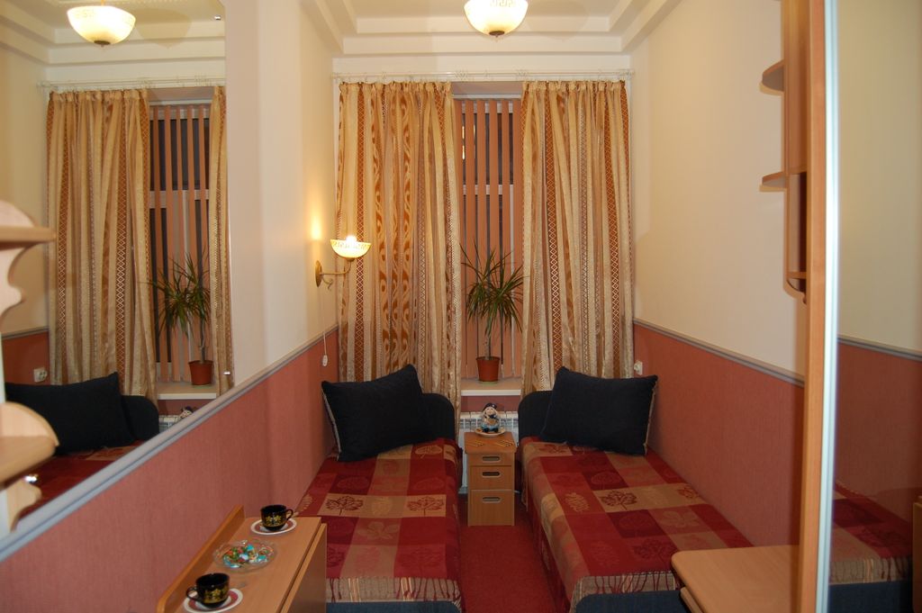 Русская Сказка — Двухместный номер с 1 кроватью эконом с душем и туалетом на два номера