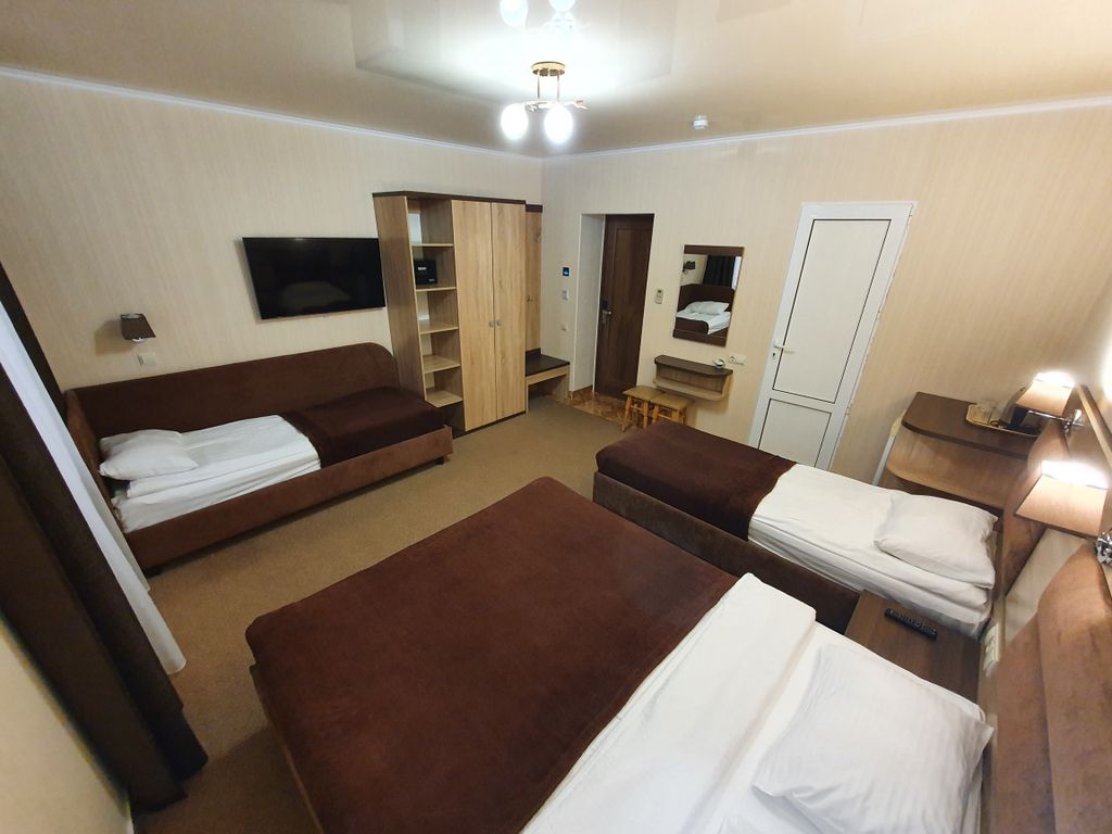 Золотой — Четырёхместный номер стандарт