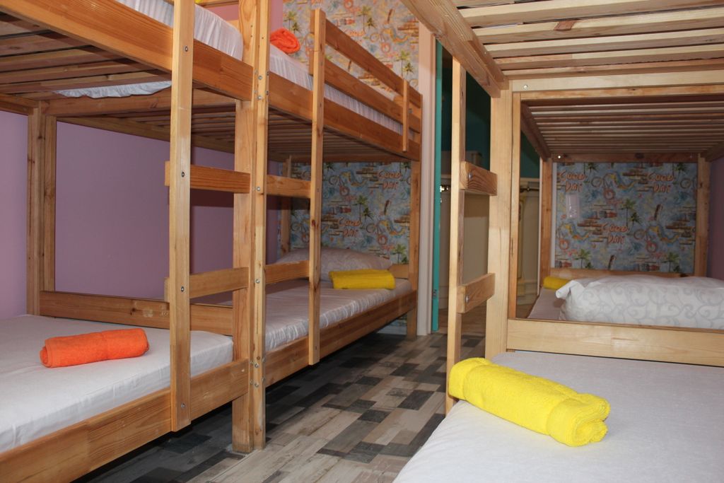 Арт Хостел — Многоместный женский номер место в общем 8-ми местном (женское/мужское)