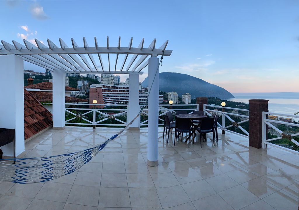 На Виноградной — Дом 2 этаж