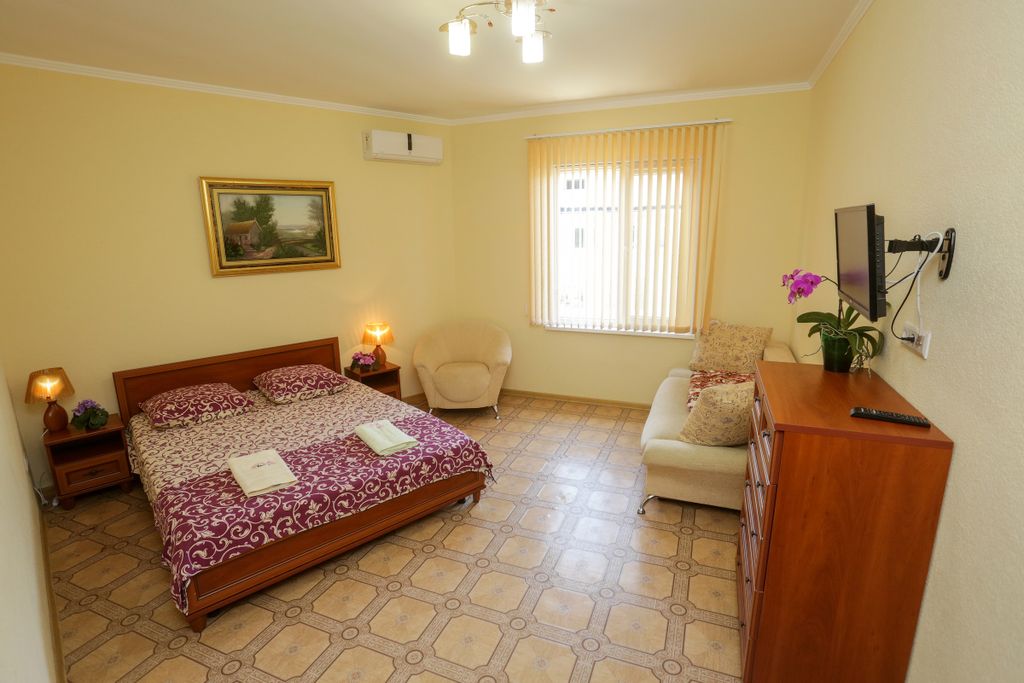 Крымский Дворик — Четырёхместный номер люкс