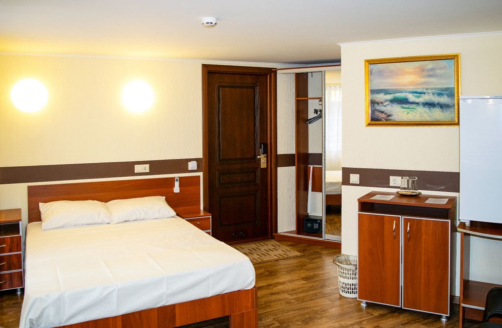 Лермонтова8 — Двухместный номер с 1 кроватью первой категории