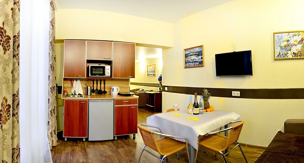 Лермонтова8 — Четырёхместный номер студия с террасой