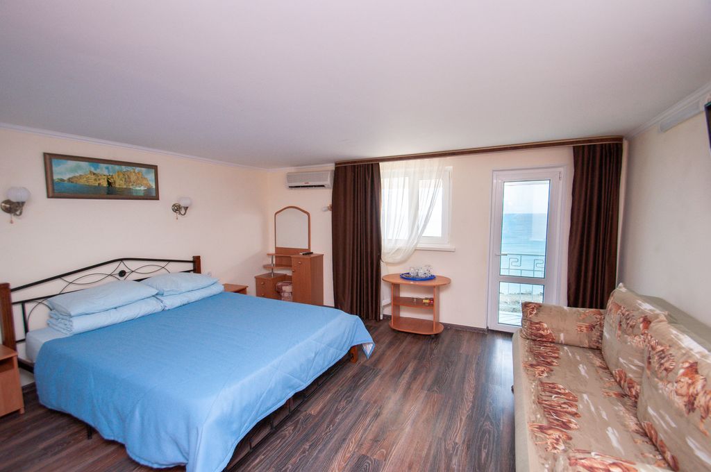 Килова гора — Трёхместный номер стандарт с видом на море