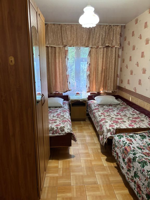 "На Терской" — Трёхместный номер Номер 3-х местный с туалетом и душем на три номера с доп. местом