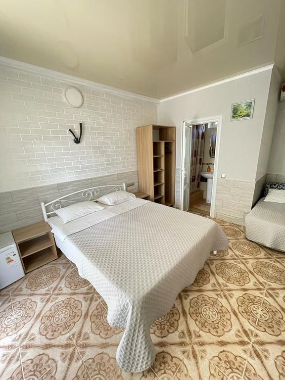 Виктория — Трёхместный номер улучшенный