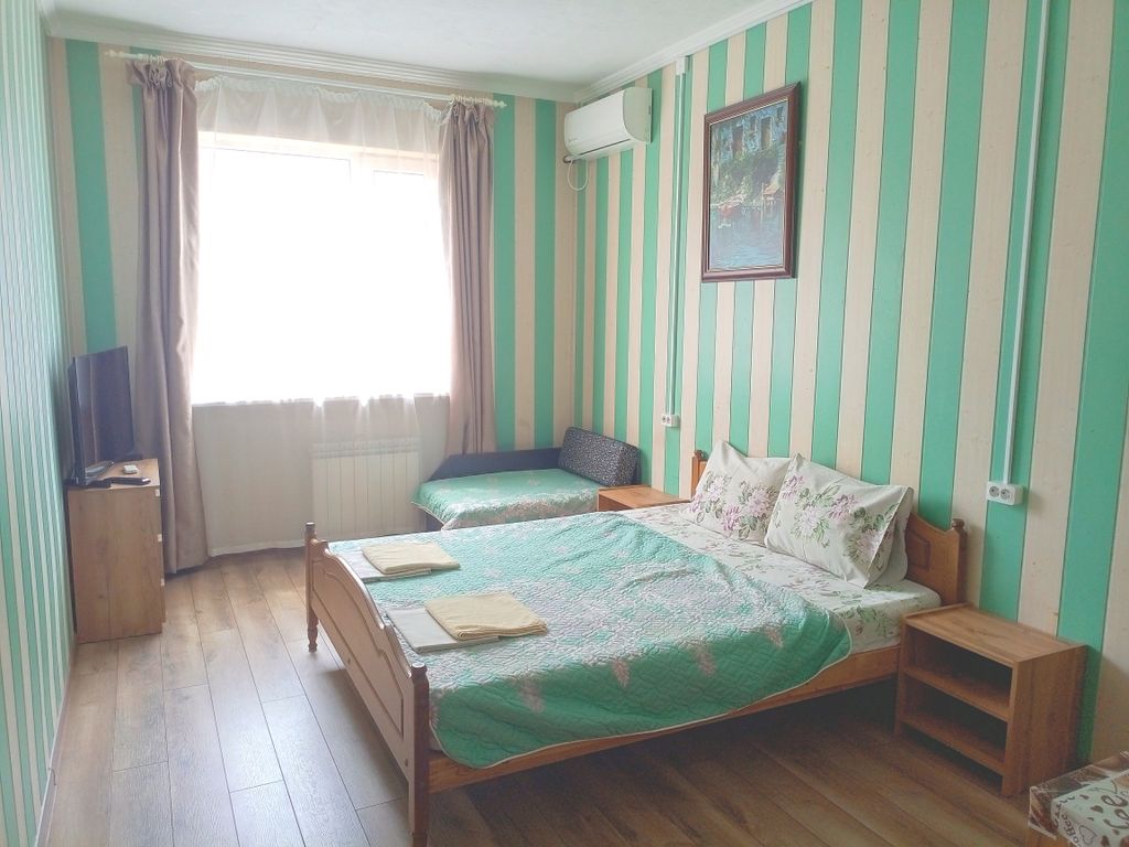 Саймон — Двухкомнатный номер семейный в пяти минутах ходьбы от моря