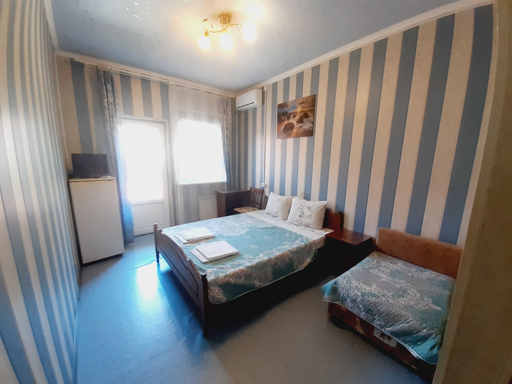 Саймон — Трехместный номер с удобствами в 5 минутах от моря