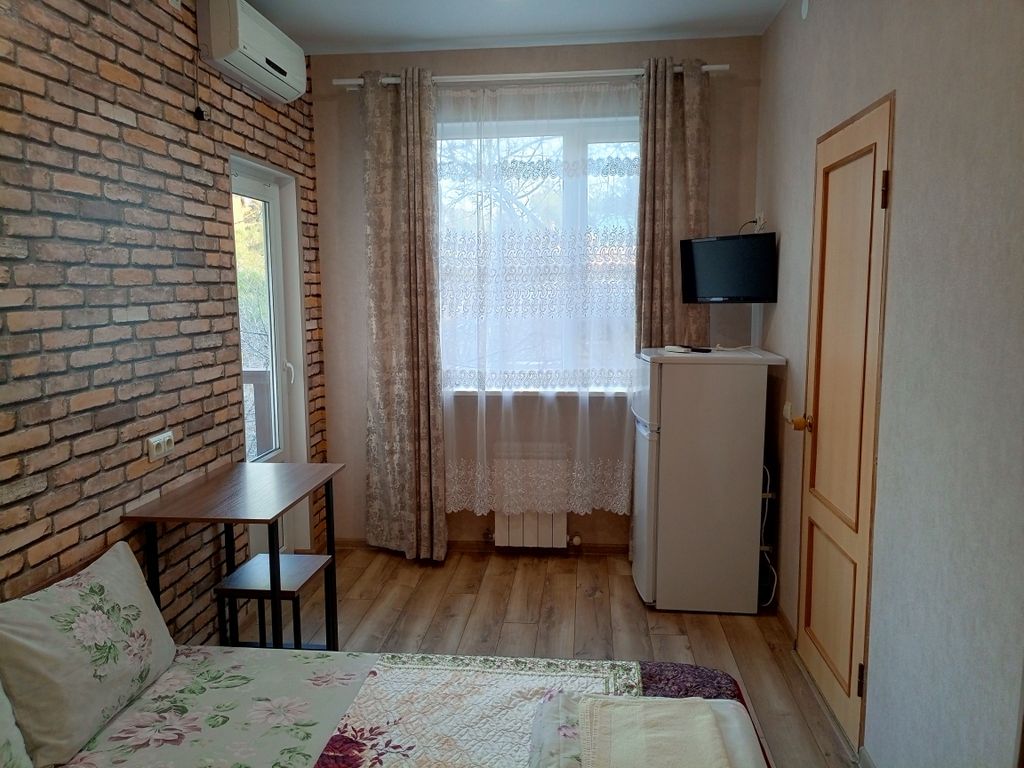 Саймон — Трёхместный номер  стандарт с новым ремонтом