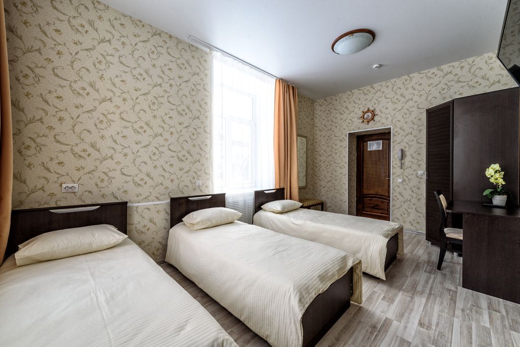 Азия — Трёхместный номер улучшенный