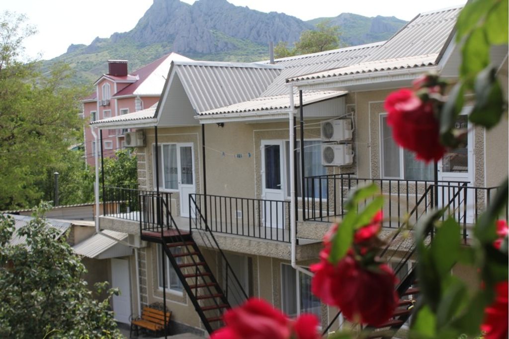 Елена — Трёхместный номер эконом