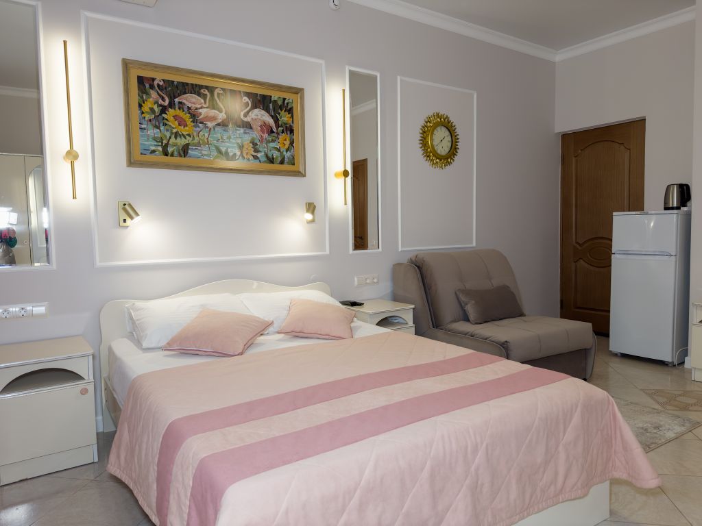 На Круче — Трёхместный номер Розовый комфорт