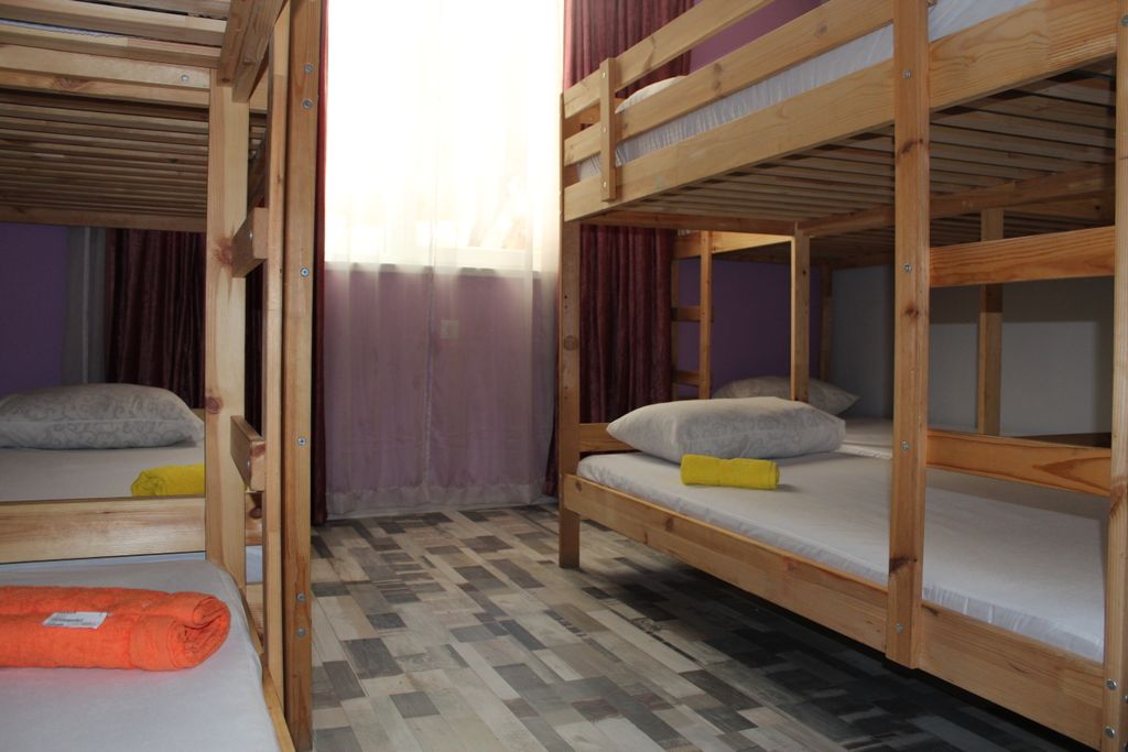 Арт Хостел — Многоместный смешанный номер 8-местный