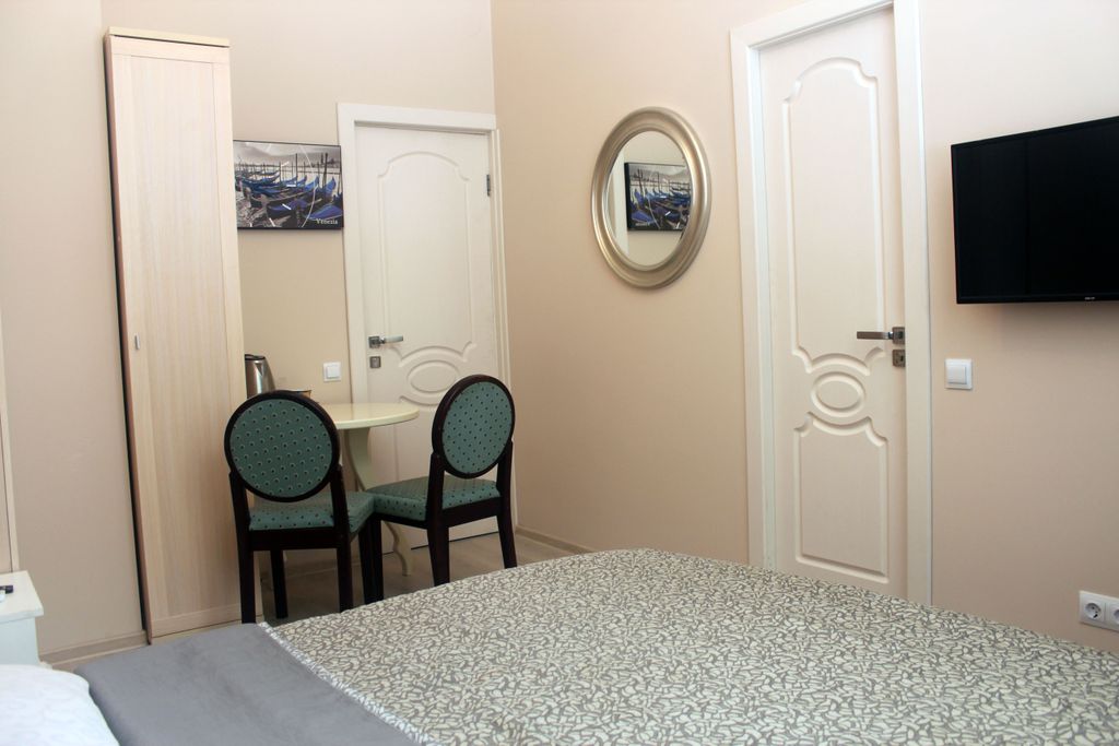 Арт Хостел — Двухместный номер с 1 кроватью улучшенный с окном (1)