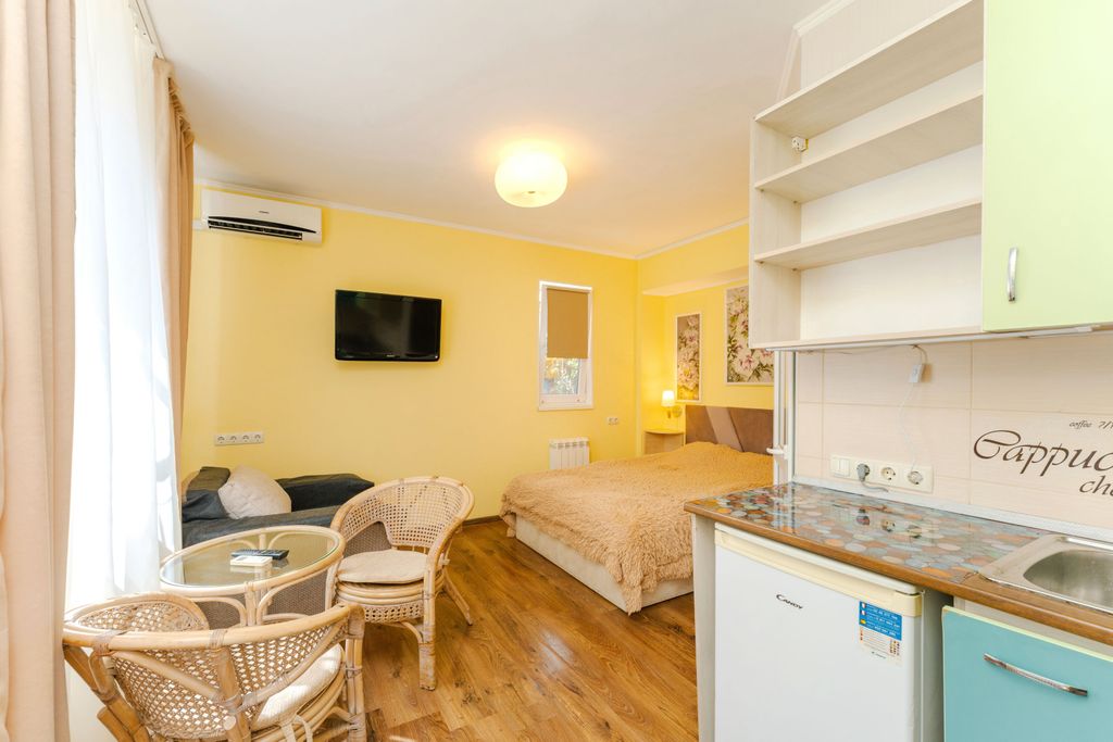 Клименко Хаус — Двухместный номер с 1 кроватью Номер-студио с кухней и двориком "Ласточка"