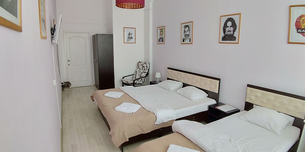 Bla Bla Hostel — Трёхместный номер
