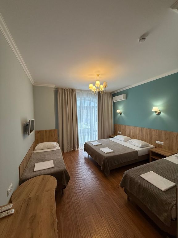 ДельМар — Четырёхместный номер стандарт с видом на город