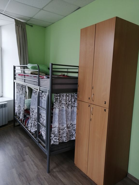 Бугров — Многоместный мужской номер с общей ванной комнатой