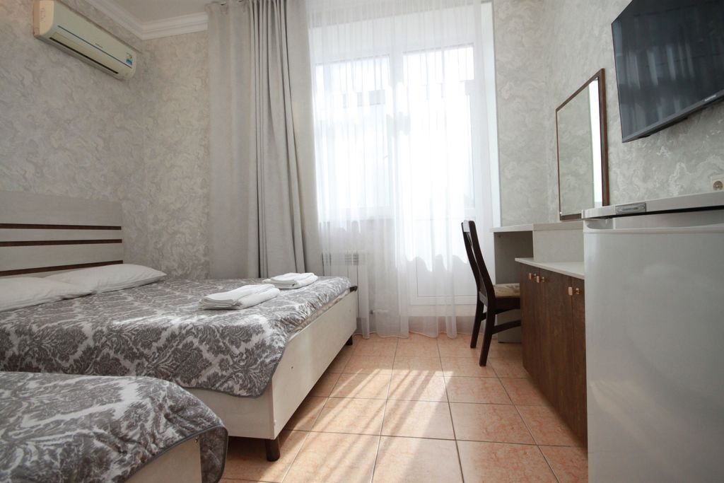 Золотая Миля — Трёхместный номер полулюкс