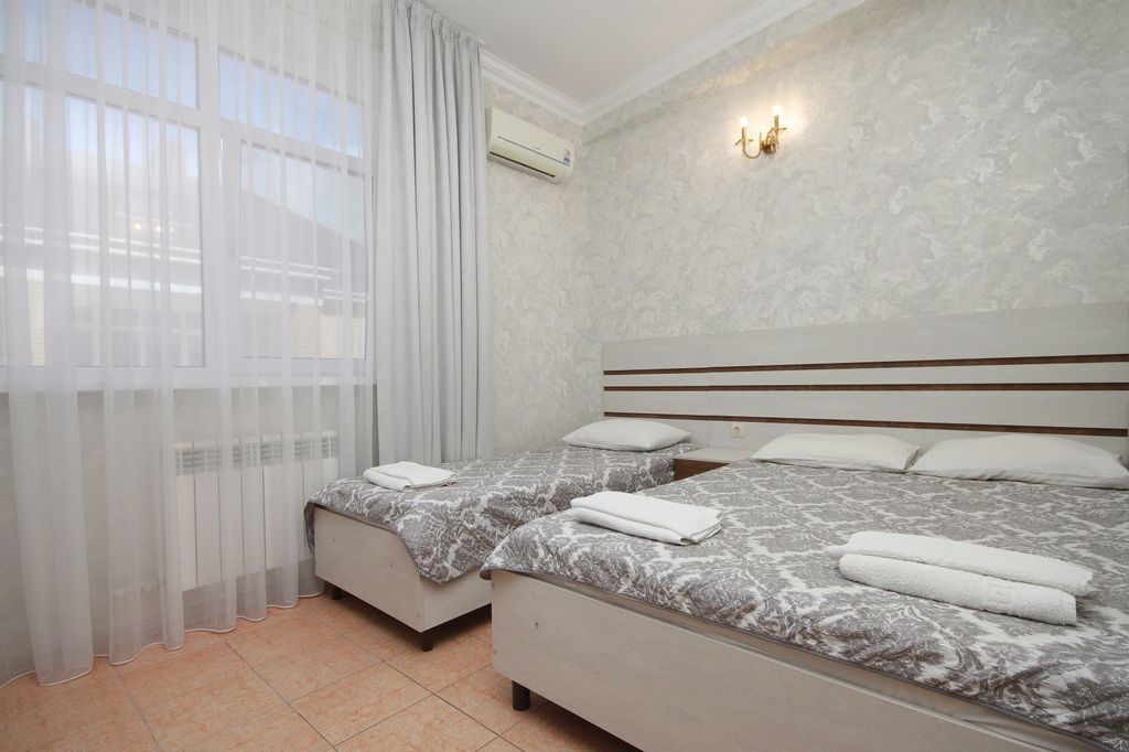 Золотая Миля — Семейный номер 2-х комнатный люкс 4-х местный