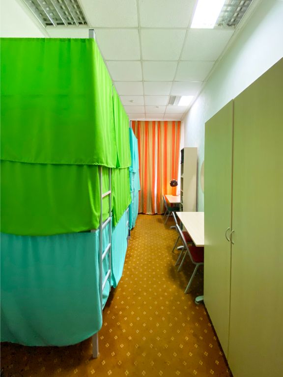 ComfortPark — Многоместный женский номер 6-местный номер для женщин №2 первый ярус