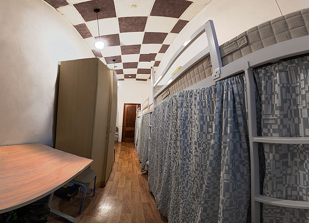 ComfortPark — Многоместный смешанный номер 6 местный общий номер №10 первый ярус