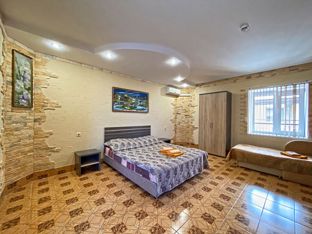 Арсенал — Апартаменты с балконом и кухней