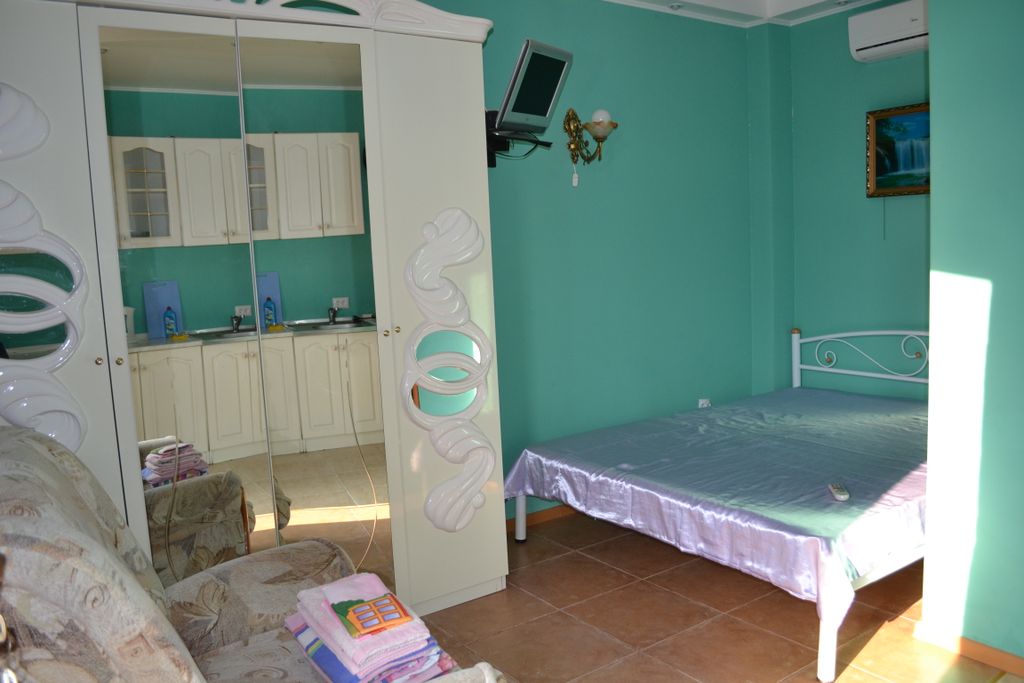 Владислава — Трёхместный номер стандарт с видом на горы