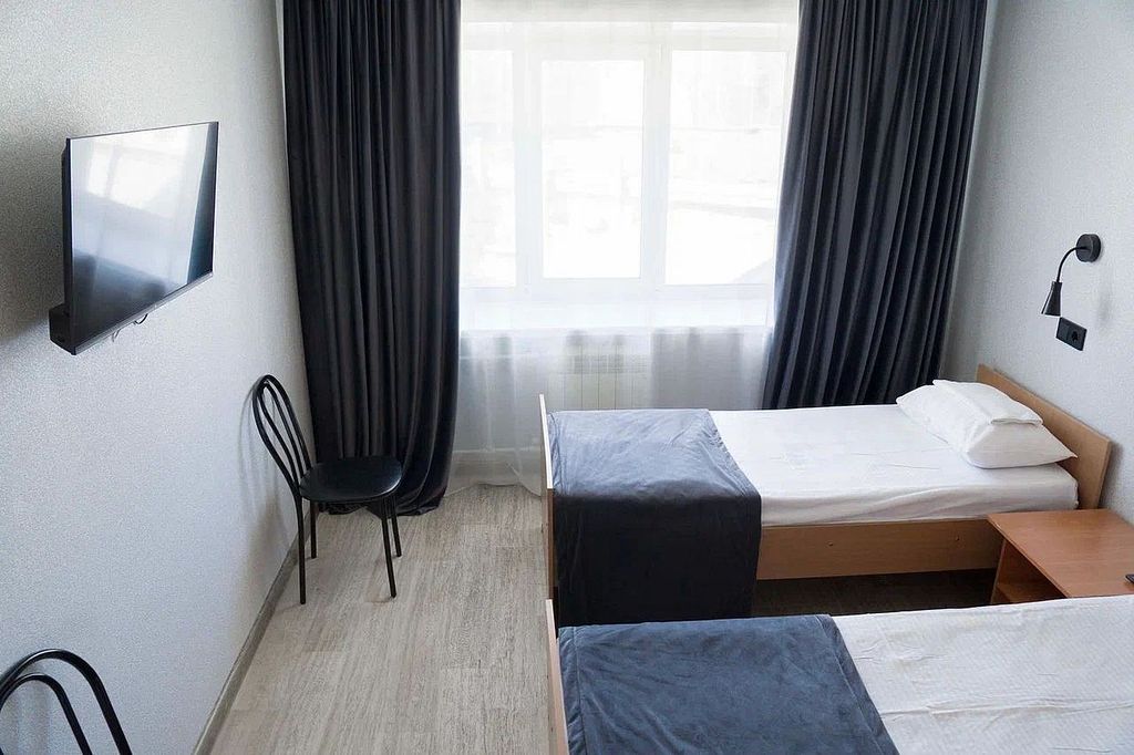 Колос — Двухместный номер с 2 отдельными кроватями Эконом (сан.узел и душевая на этаже)