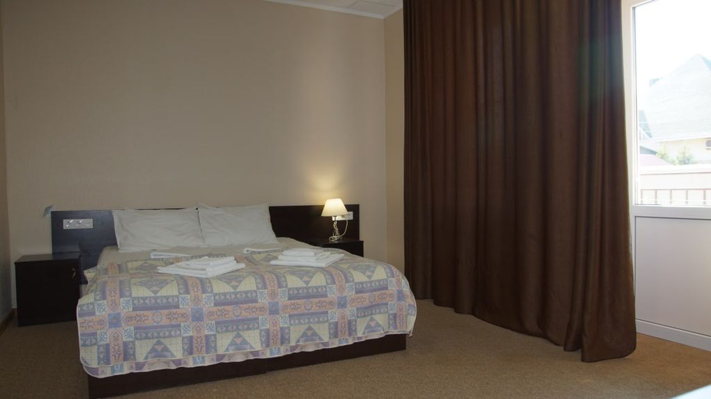 Атлет — Четырёхместный номер двухкомнатный стандарт с видом на море №4