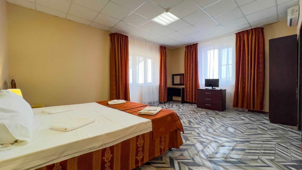 Атлет — Апартаменты двухкомнатный люкс 5-ти местный №7