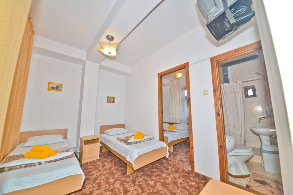 Континенталь — Четырёхместный номер двухкомнатный