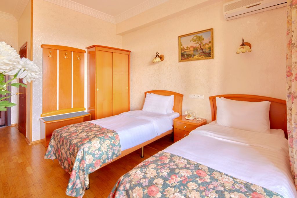 Чеботаревъ — Двухместный номер с 2 отдельными кроватями бизнес-стандарт