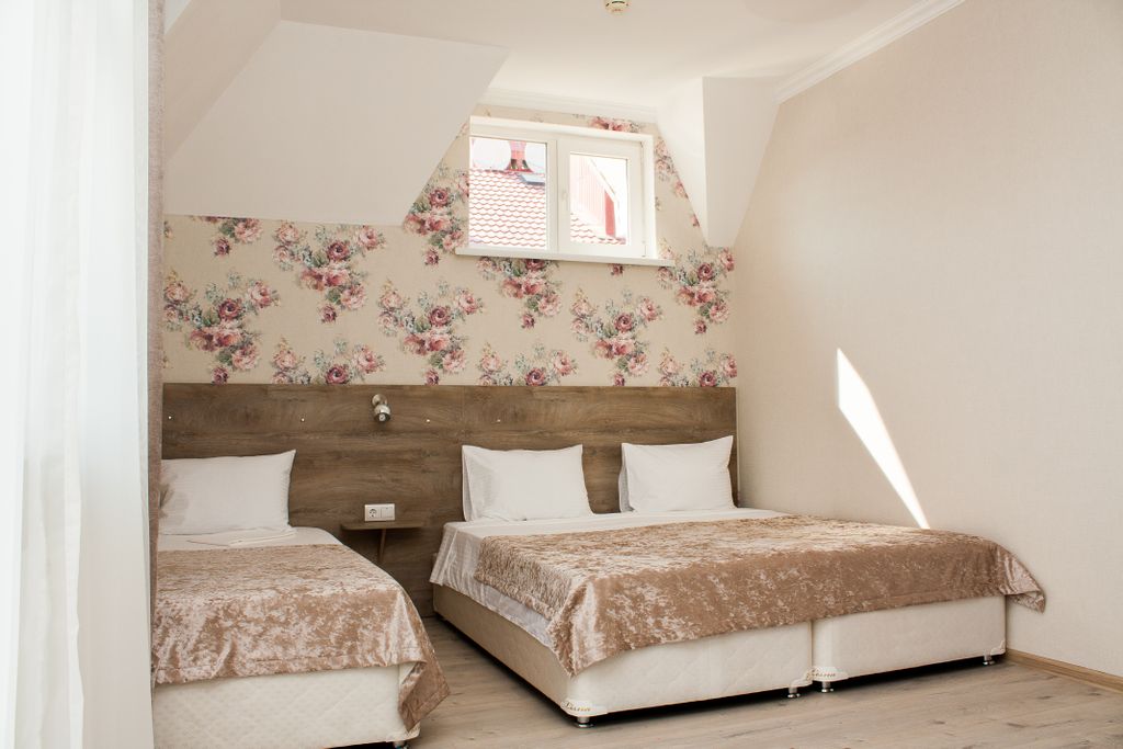 Морской — Трёхместный номер улучшенный с видом на море