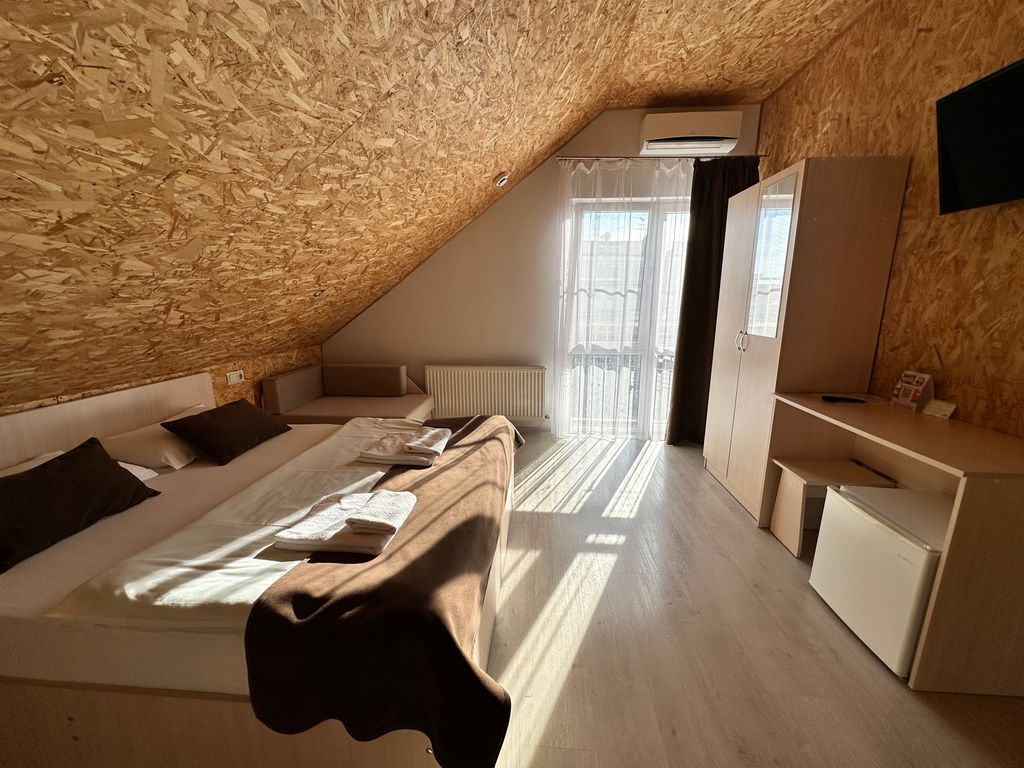 Мантарини — Трёхместный номер (мансарда)