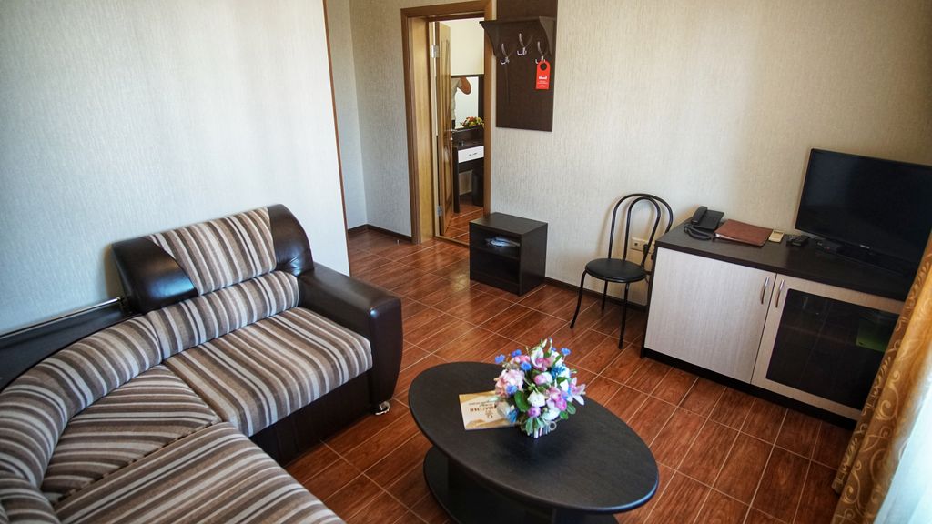 Олимпия — Трёхместный номер Люкс