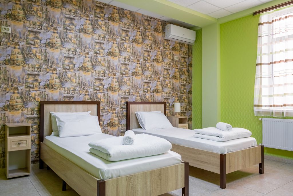 Слон — Двухместный номер с 2 отдельными кроватями с удобствами на этаже