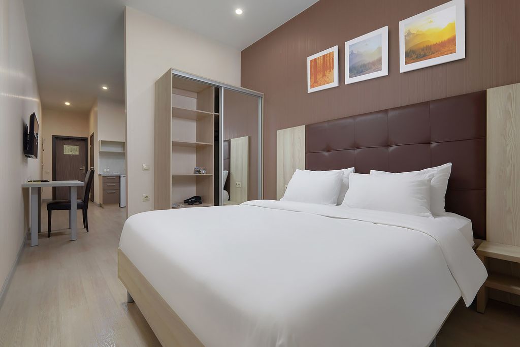 Golden Tulip — Улучшенный апартамент с кроватью размера King size