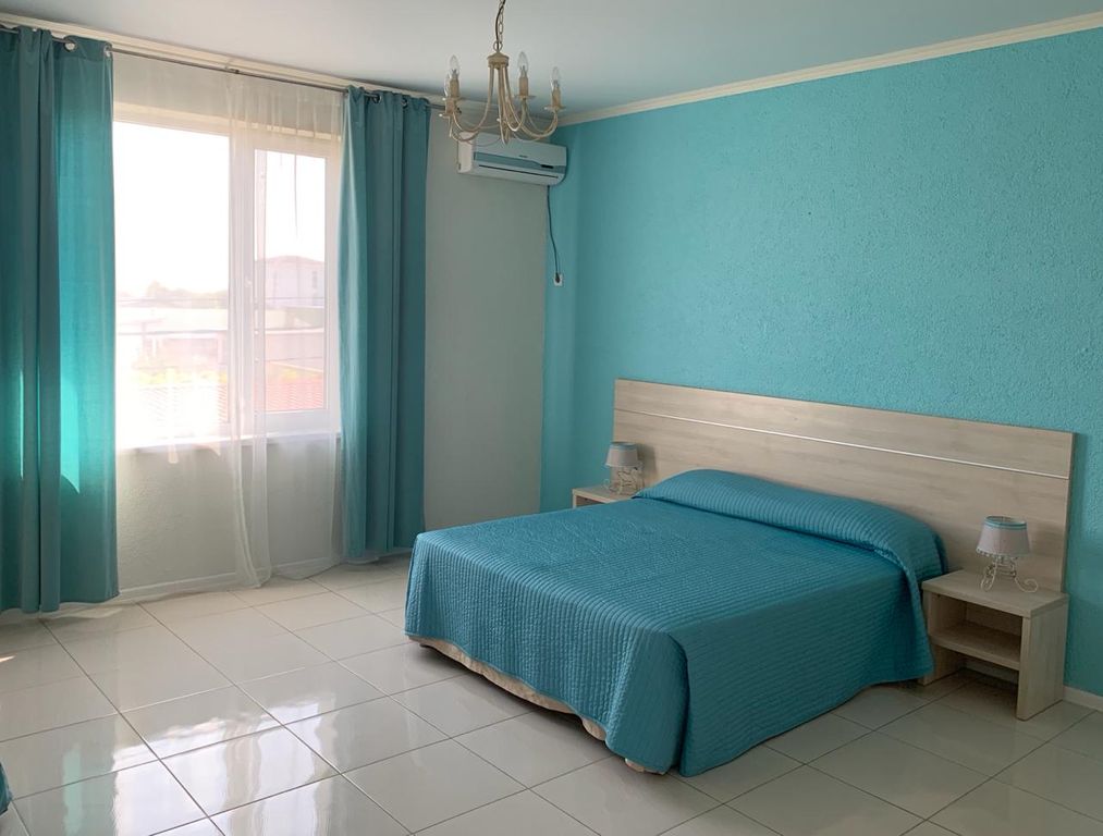 Миндаль — Семейный номер четырехместный