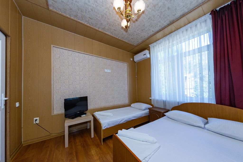 Ирина-Лоо — Трёхместный номер улучшенный