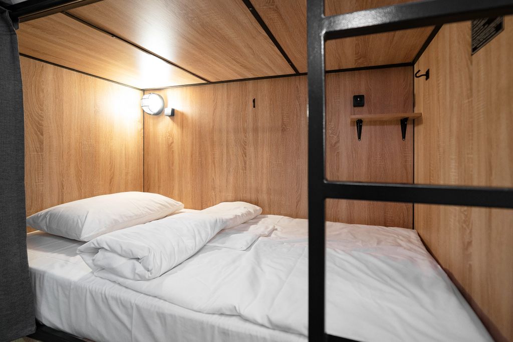 Sleep Box Hostel — Многоместный мужской номер 4-х местный мужской номер