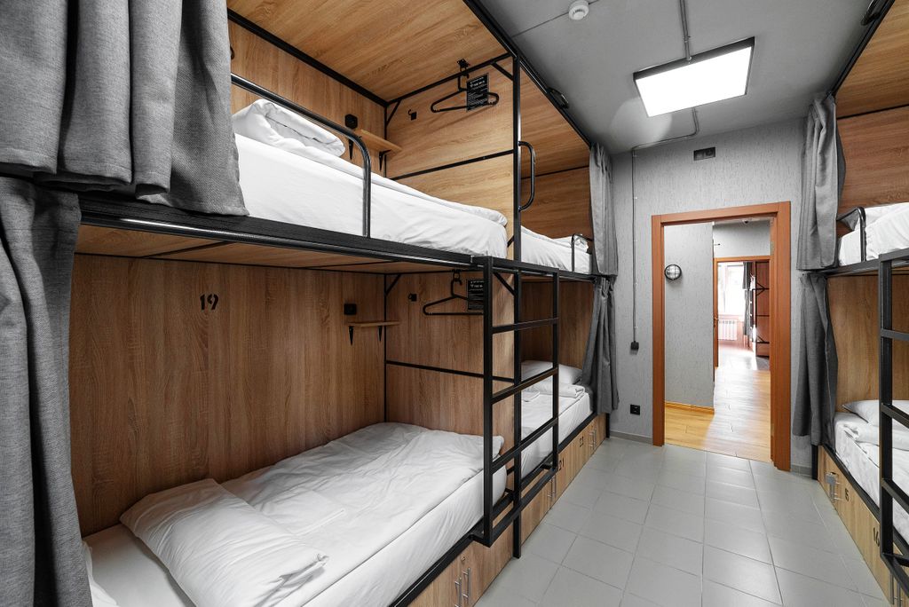 Sleep Box Hostel — Многоместный смешанный номер 8-ми местный общий номер (муж + жен)