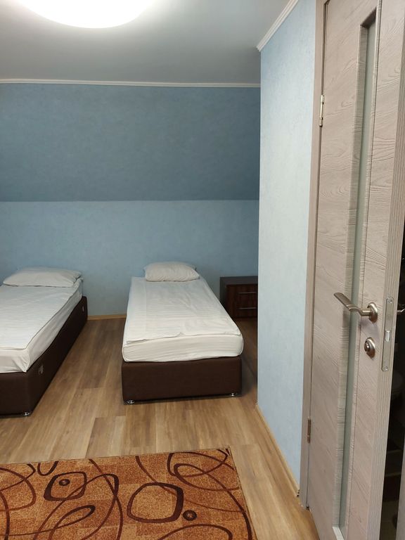 Золотой Лев — Семейный номер стандарт № 2 с одной двухспальной кроватью или 2-мя односпальными кроватями