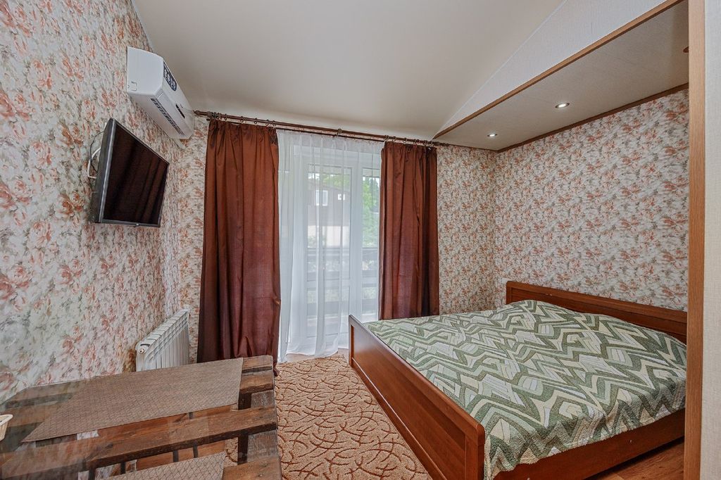 Карамель — Двухместный номер с 1 кроватью №4 с балконом