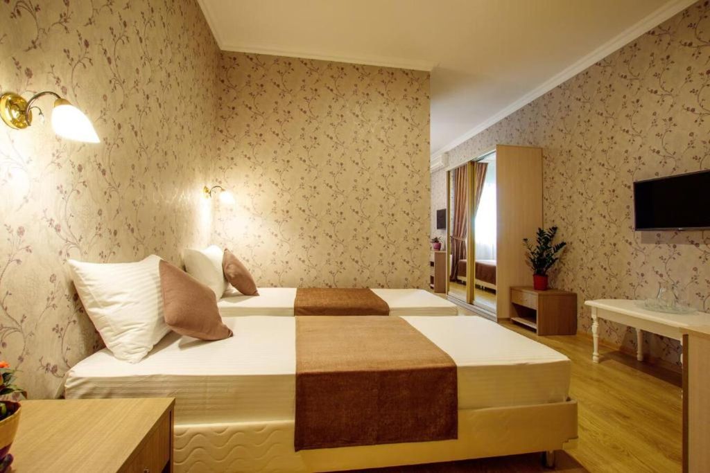 Атлас — Семейный номер четырехместный