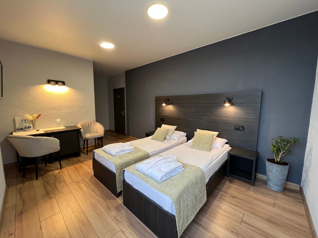 Космос — Двухместный номер с 2 отдельными кроватями стандарт