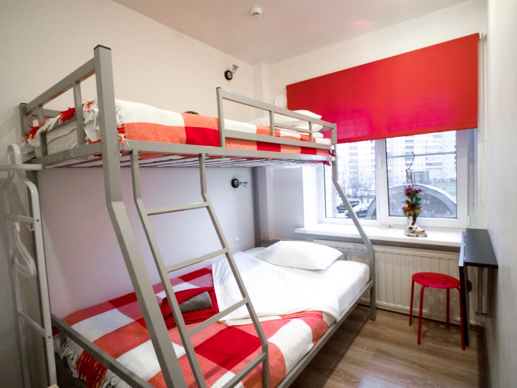 Star Home Rooms&Hostel — Двухместный номер с 2 отдельными кроватями с двухъярусной кроватью